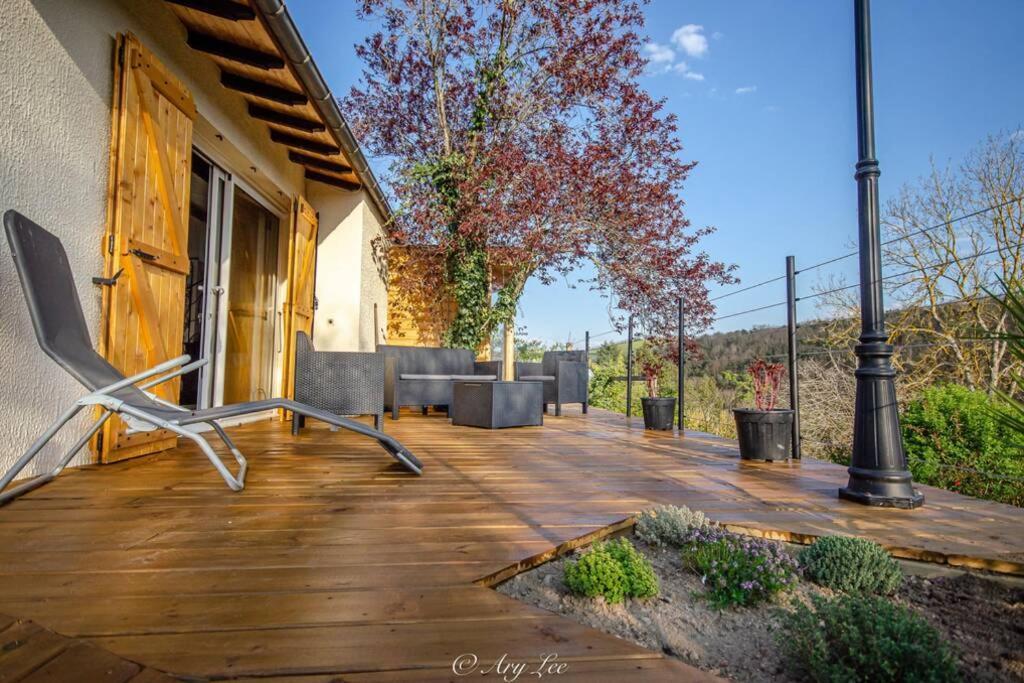 Gite Du Mont Plaisir Vila Chouvigny Exterior foto