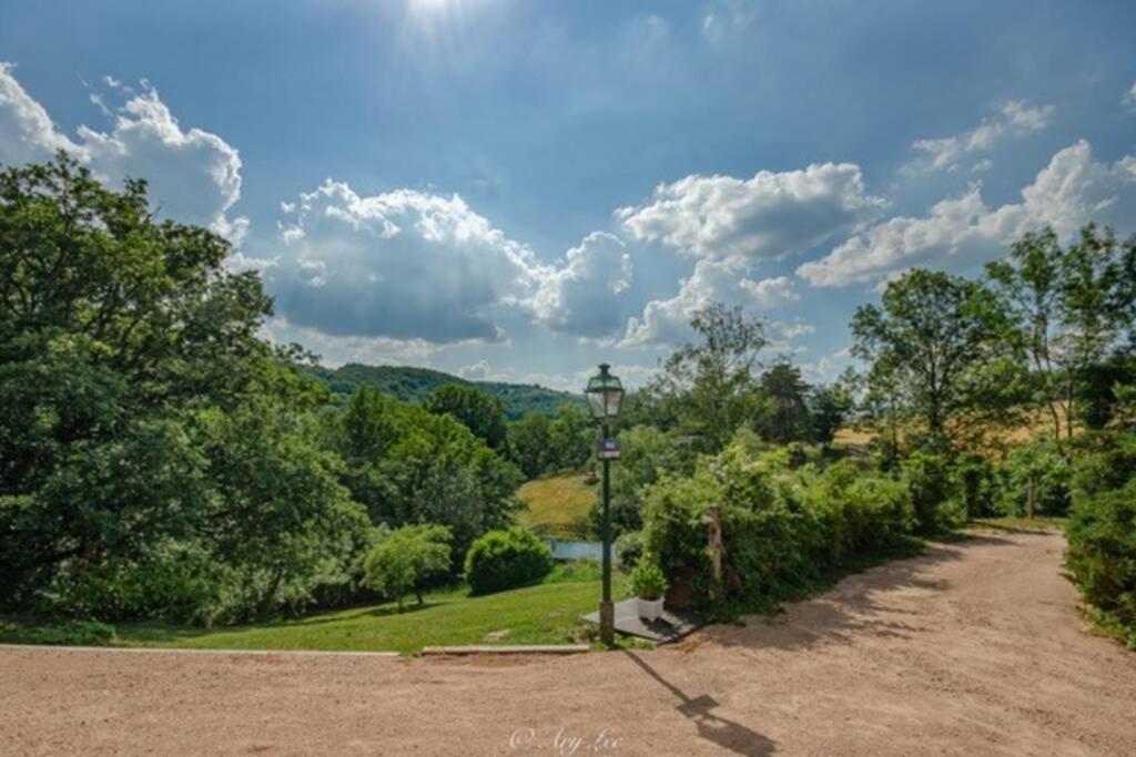 Gite Du Mont Plaisir Vila Chouvigny Exterior foto